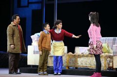 原创大型现代晋剧《阳光下的红丝带》首演
